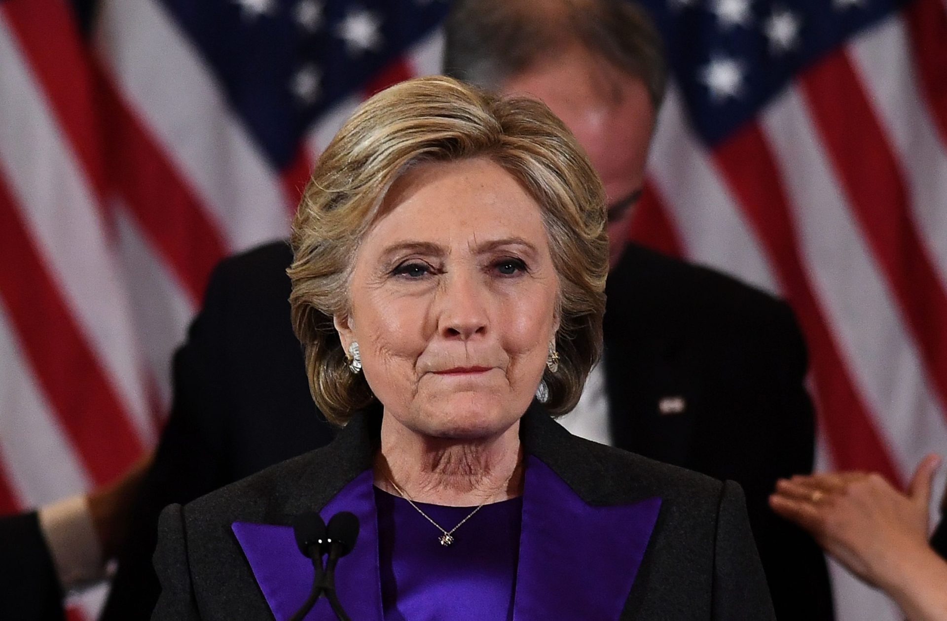 Discurso de derrota de Hillary: “É doloroso e vai continuar a sê-lo durante algum tempo”