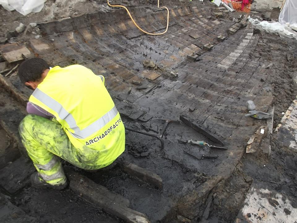 Obras no Campo das Cebolas revelam centenas de peças históricas