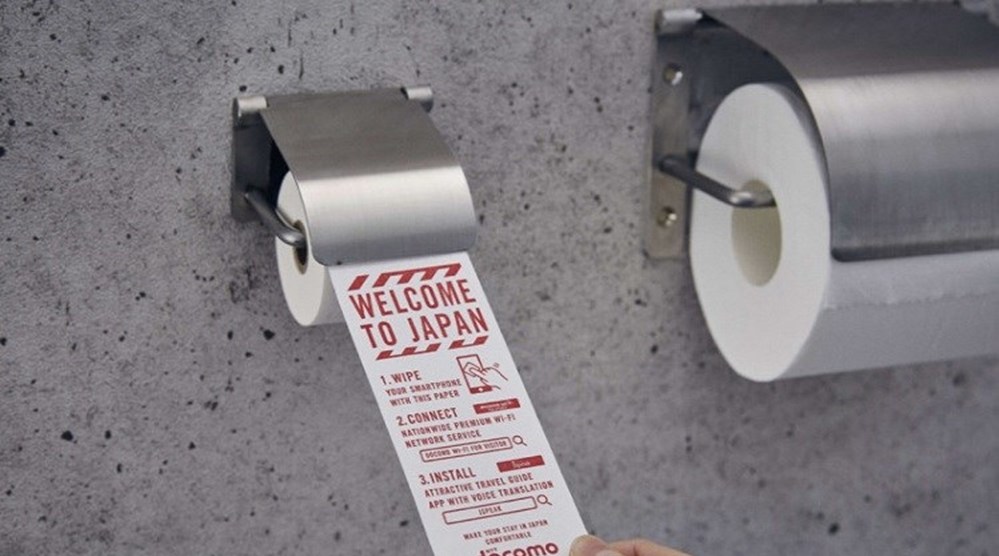 Aeroporto do Japão cria papel higiénico para telemóveis