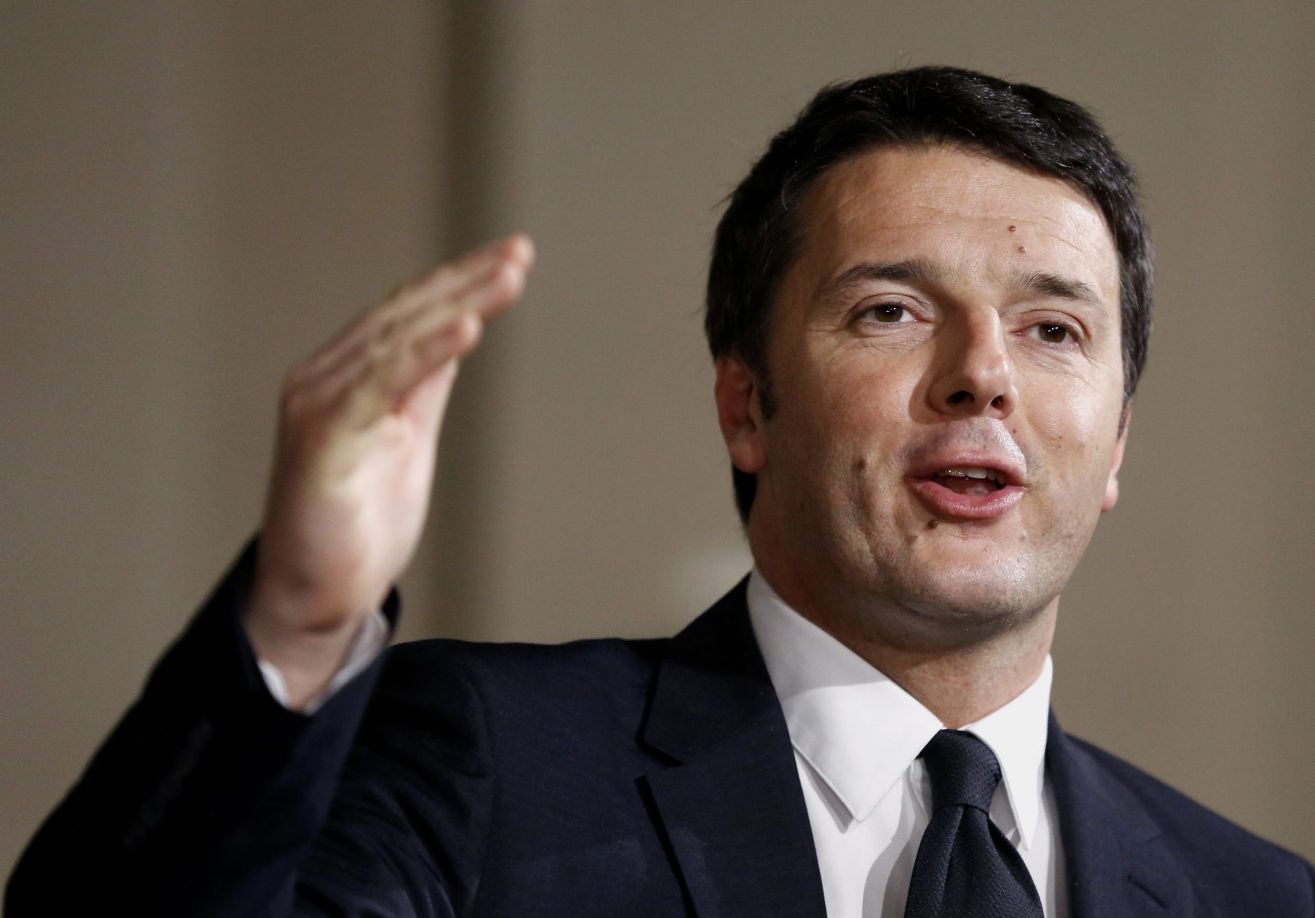 Itália. Primeiras sondagens dão Renzi a perder o referendo