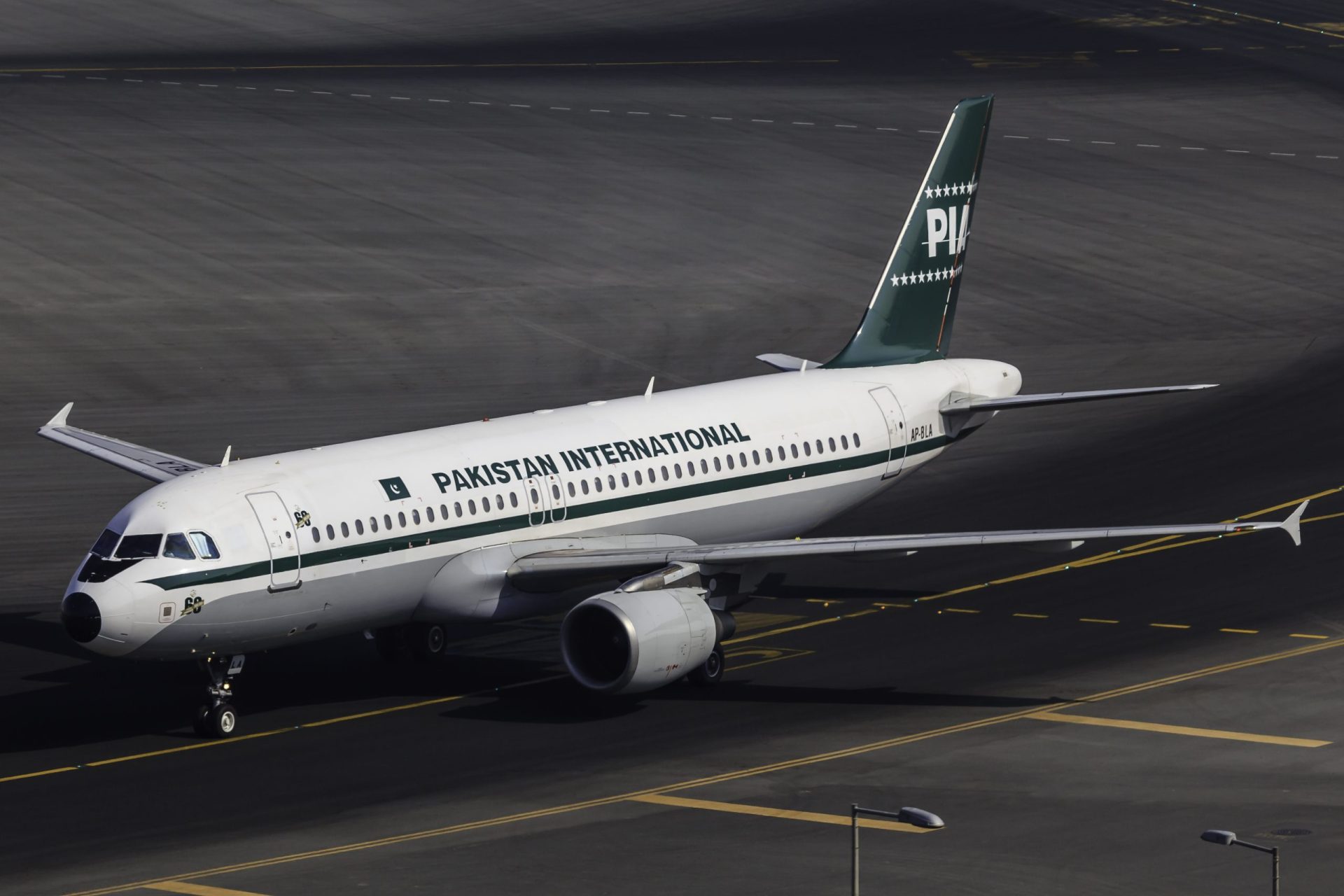 Avião da Pakistan Airlines despenha-se com 47 pessoas a bordo