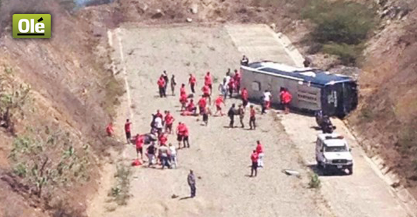 Autocarro que transportava a equipa do Huracán sofre aparatoso acidente