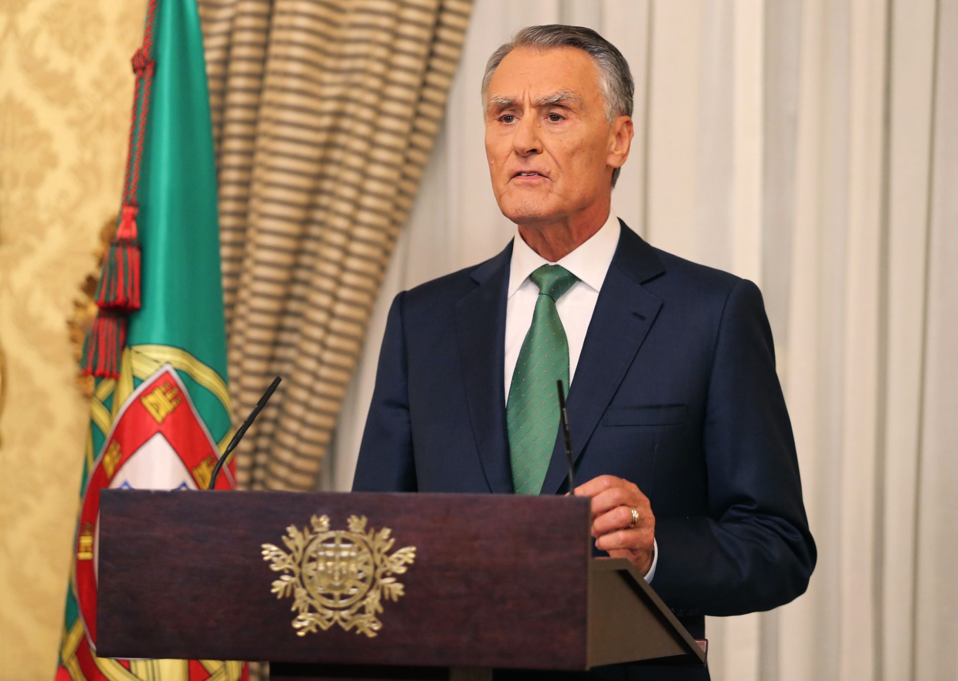 Cavaco promulga adoção gay e alterações à lei do aborto