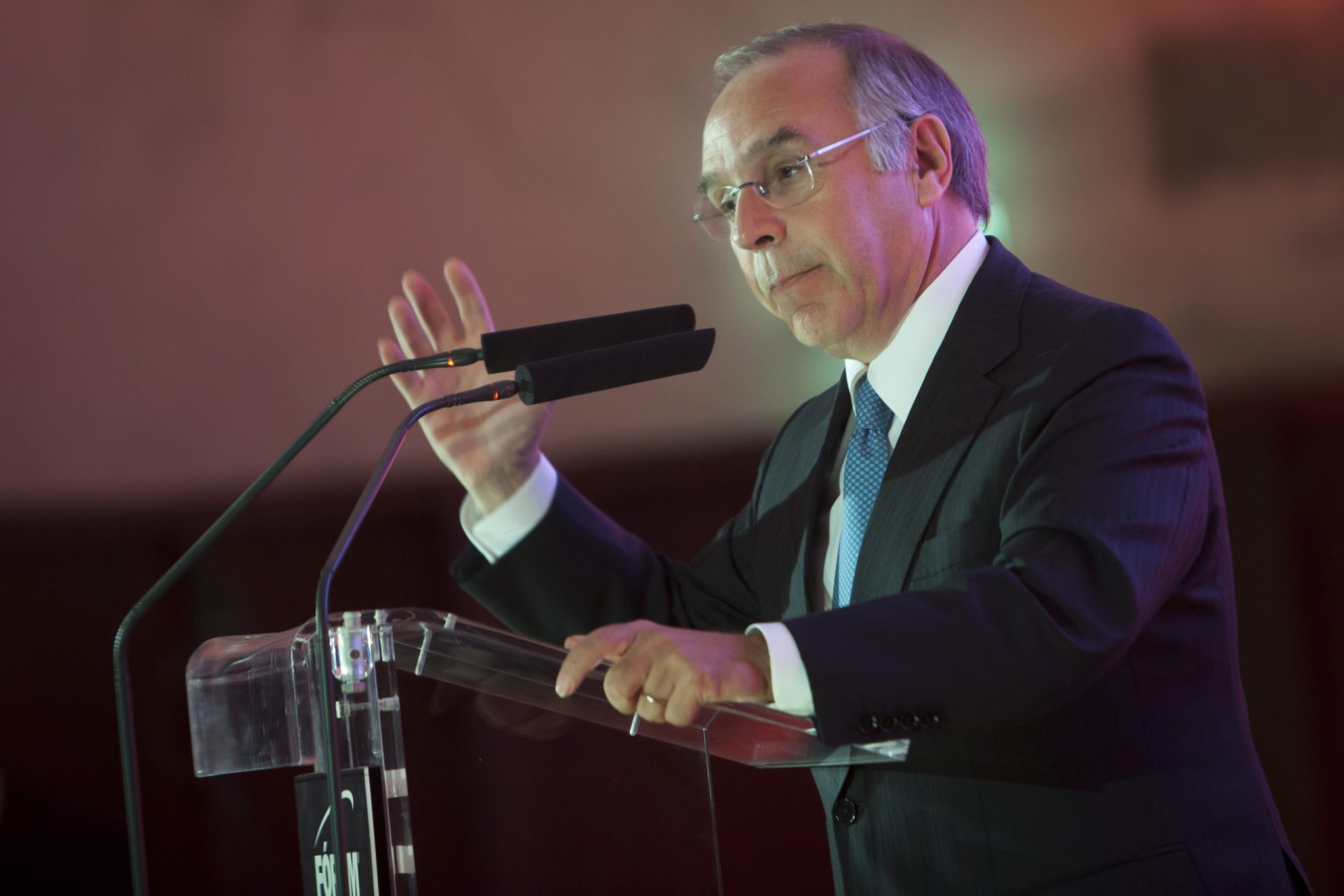 Mendes critica Portas: demissão do governador não é solução