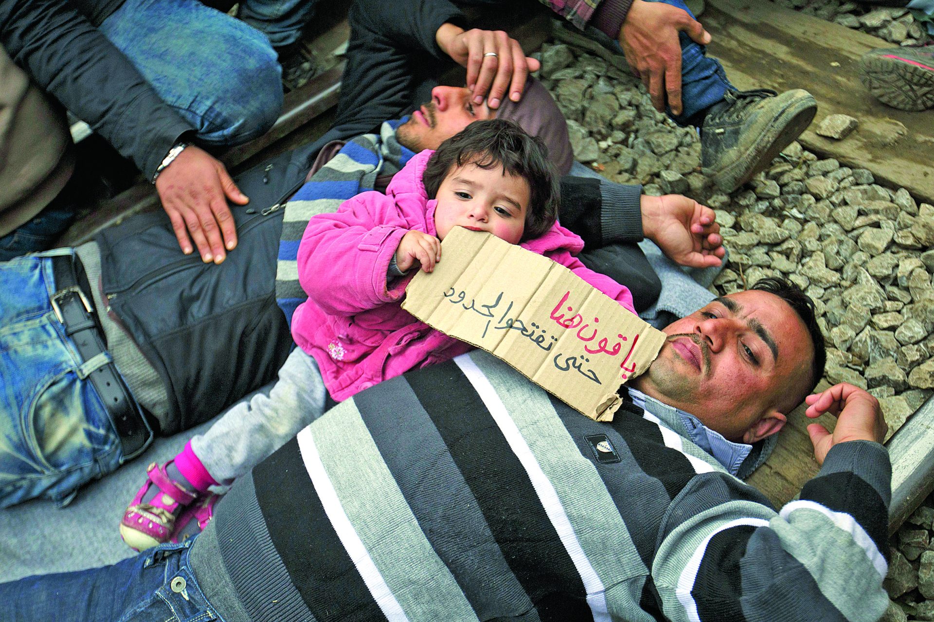 Refugiados pedem ajuda a Merkel