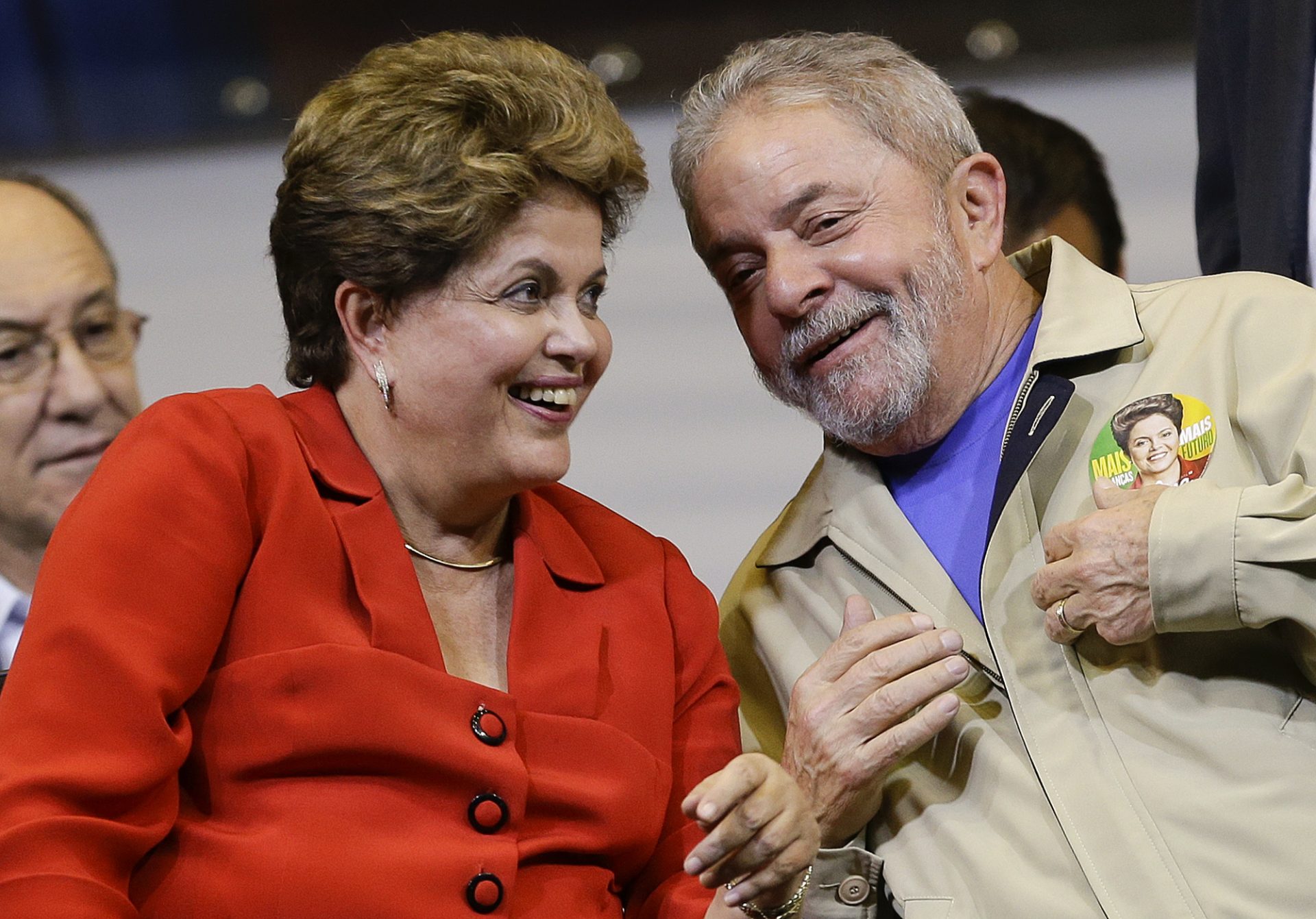 Dilma divide Brasil ao meio