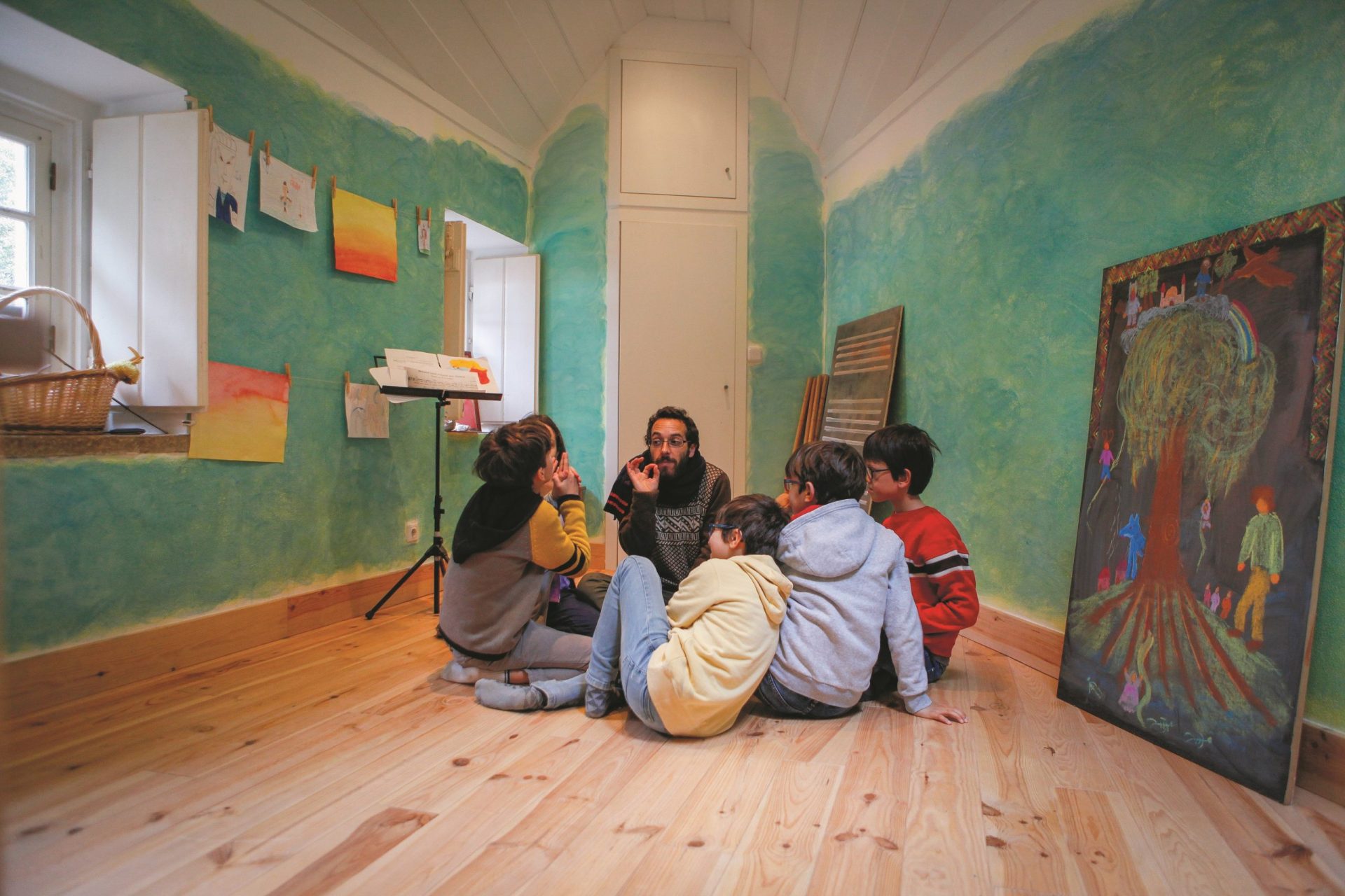 Na Casa da Floresta a tabuada é música e o caderno uma obra de arte