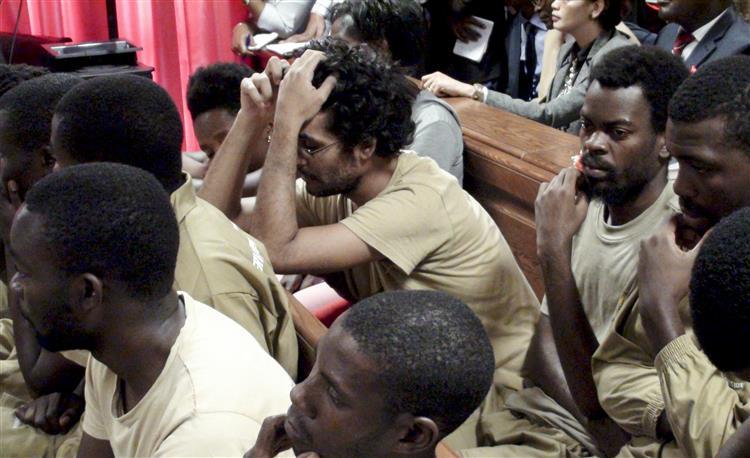 Ativistas angolanos condenados até oito anos de prisão efetiva