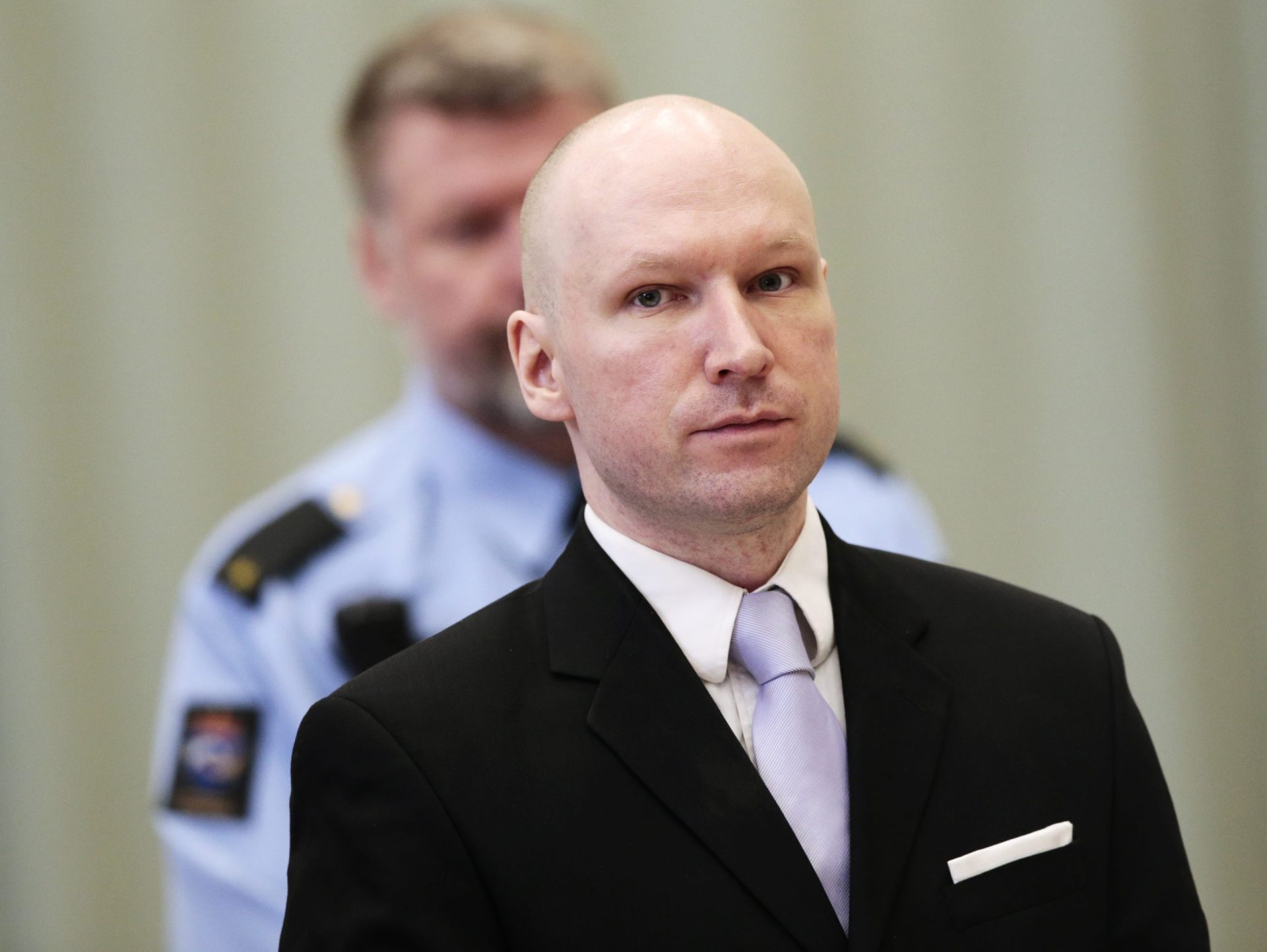 Tribunal considera que Governo norueguês violou direitos humanos de Breivik