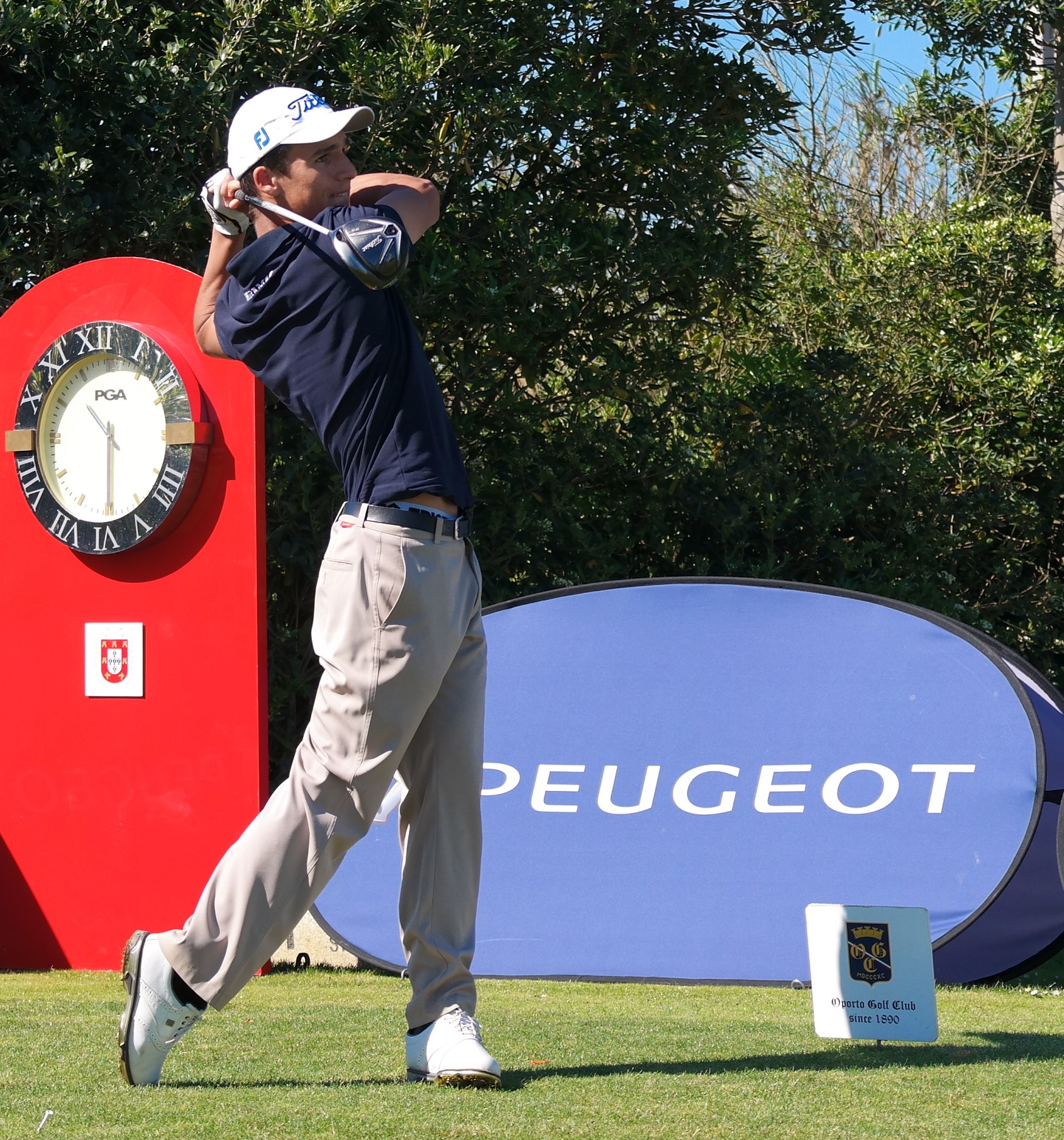 Pedro Lencart faz melhor resultado e lidera com Joana Silveira