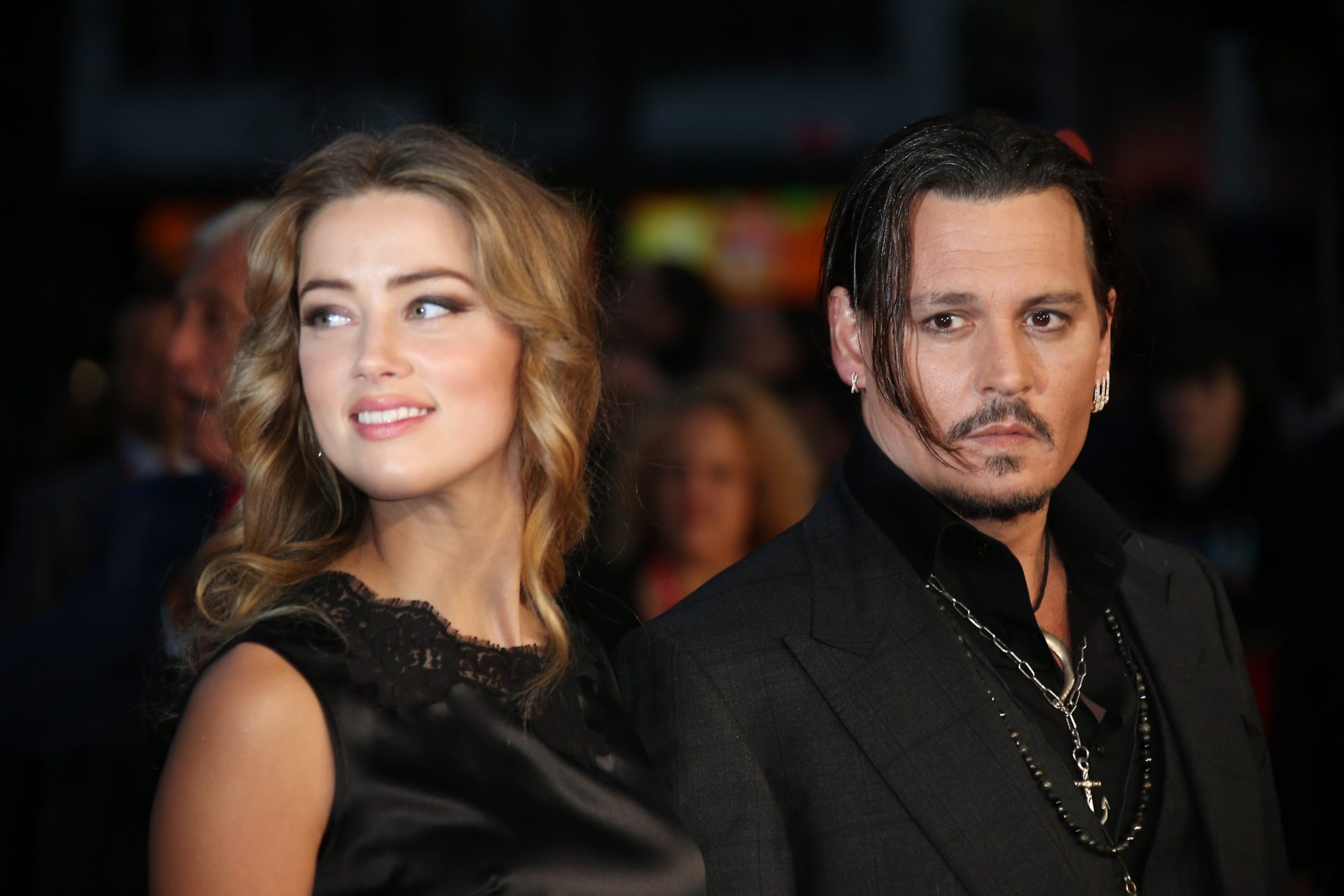 Casamento de Amber Heard e Johnny Depp chega ao fim