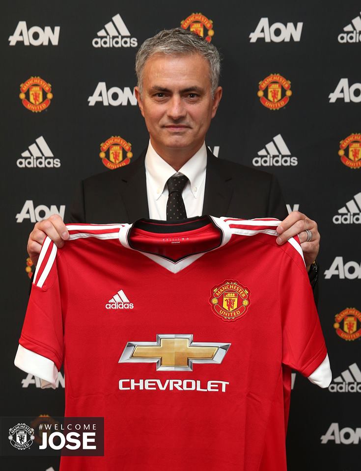 Mourinho oficializado no Manchester United