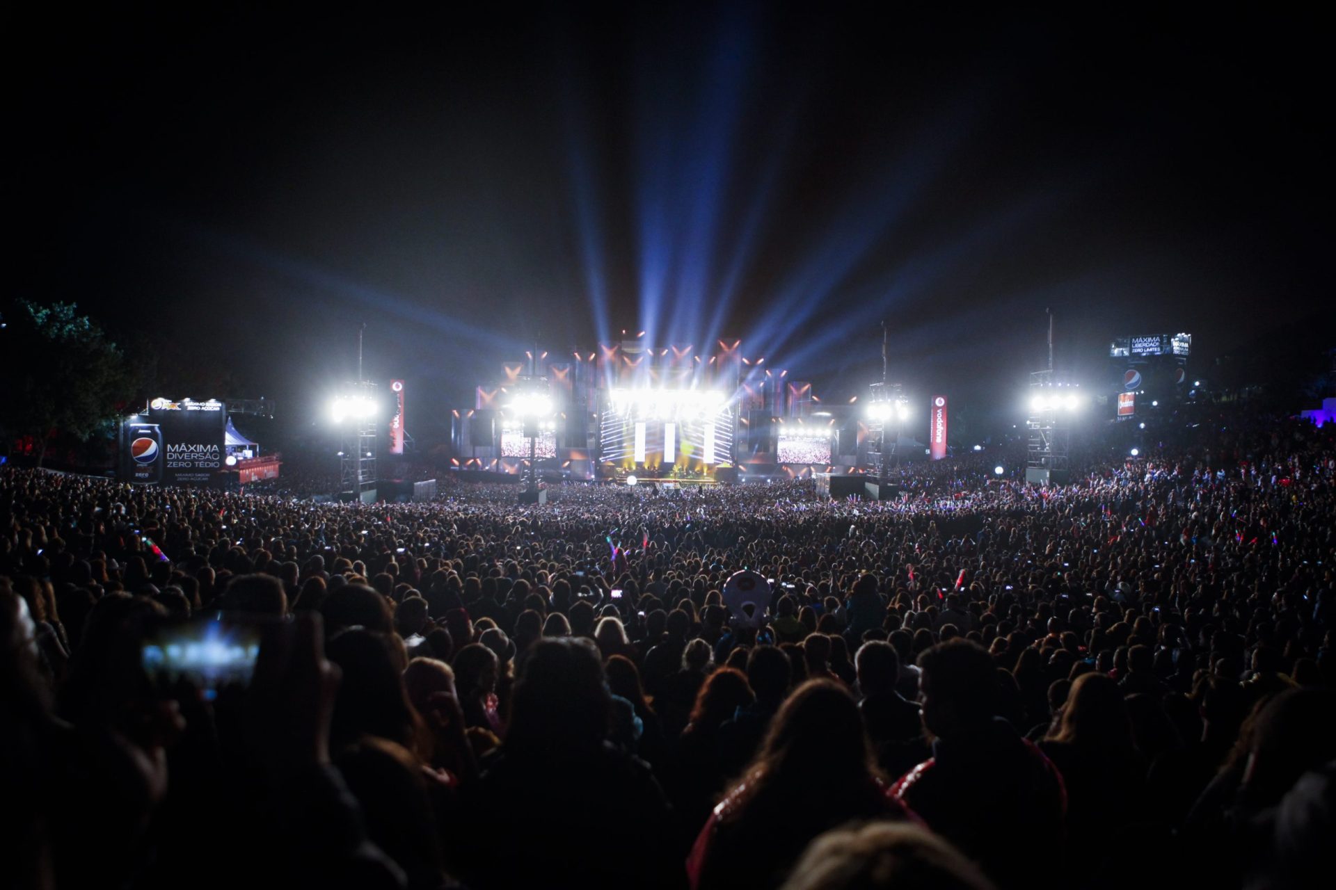 Maroon 5 e o fogo-de-artifício deram cor ao fim de noite do Rock in Rio