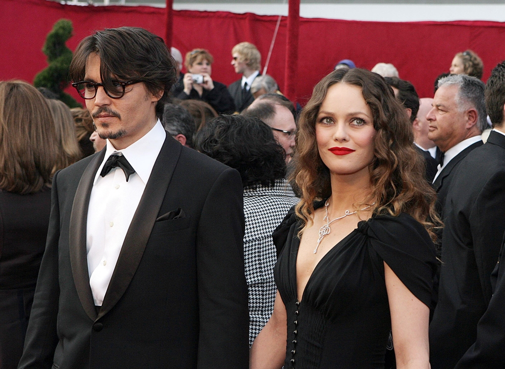 Ex-mulher de Johnny Depp defende ator após acusações de violência doméstica