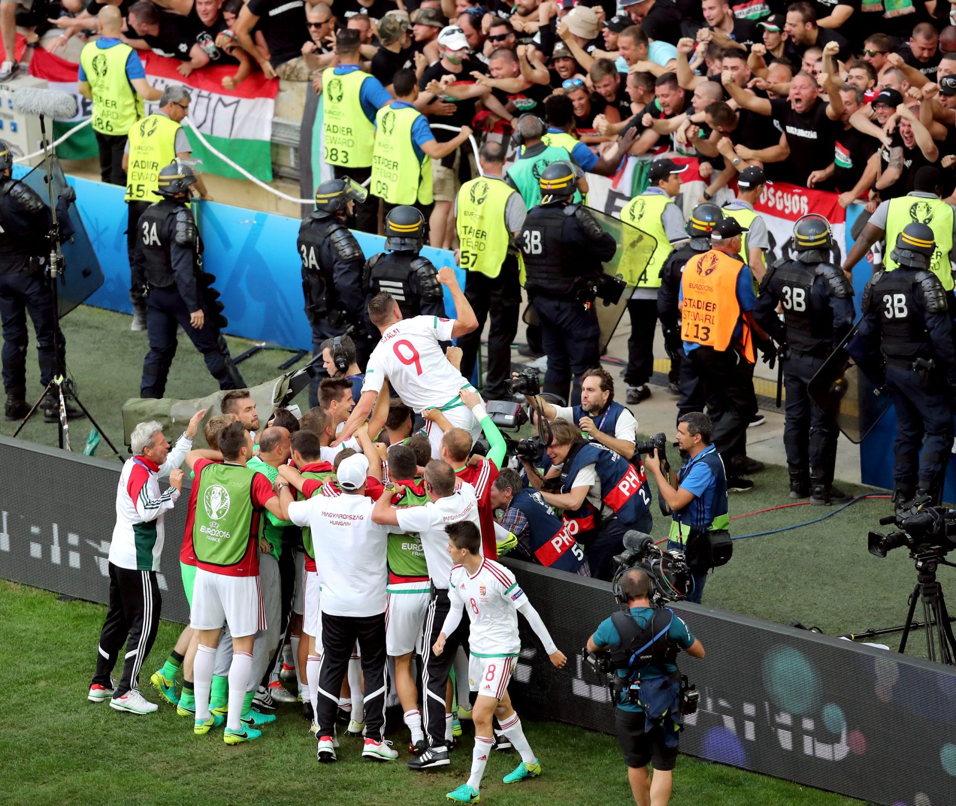 Hungria empata com a Islândia a uma bola