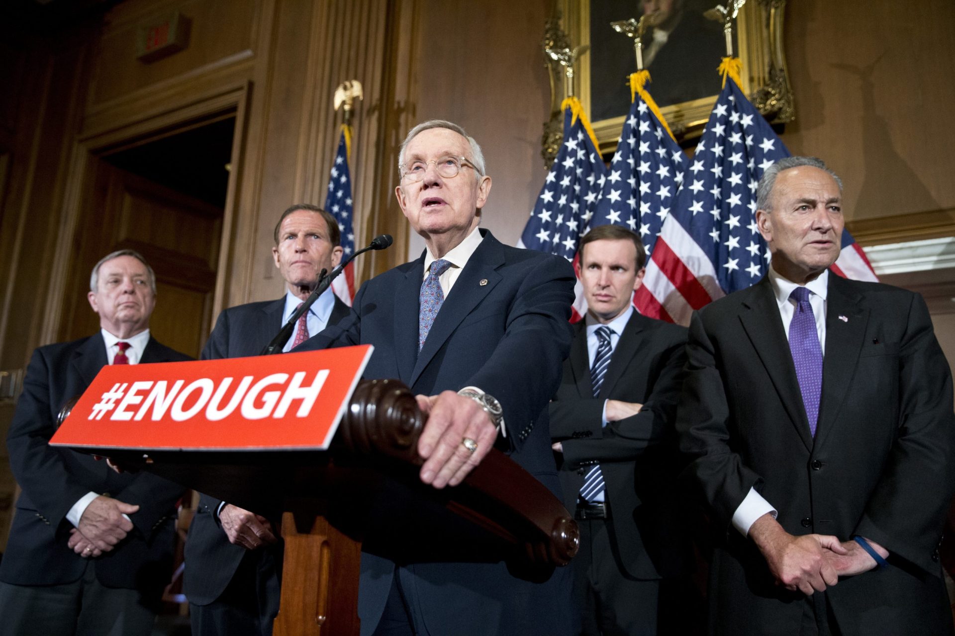 EUA: Senado rejeita medidas para controlar venda de armas