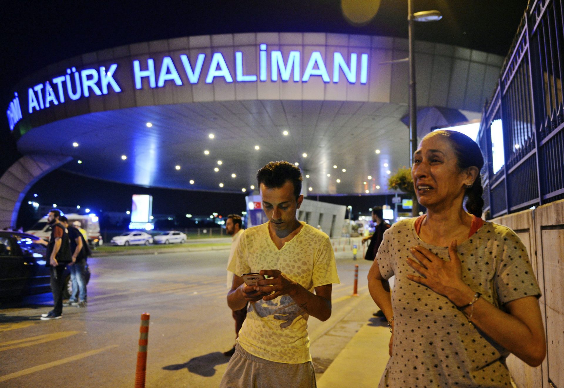 Ataque no aeroporto de Istambul foi levado a cabo pelo Estado Islâmico, diz primeiro-ministro turco