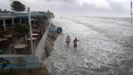 Tempestade obriga a declarar estado de emergência na Florida