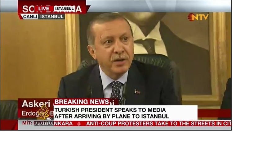 Golpe na Turquia. Erdogan regressa a Istambul e promete “limpeza”