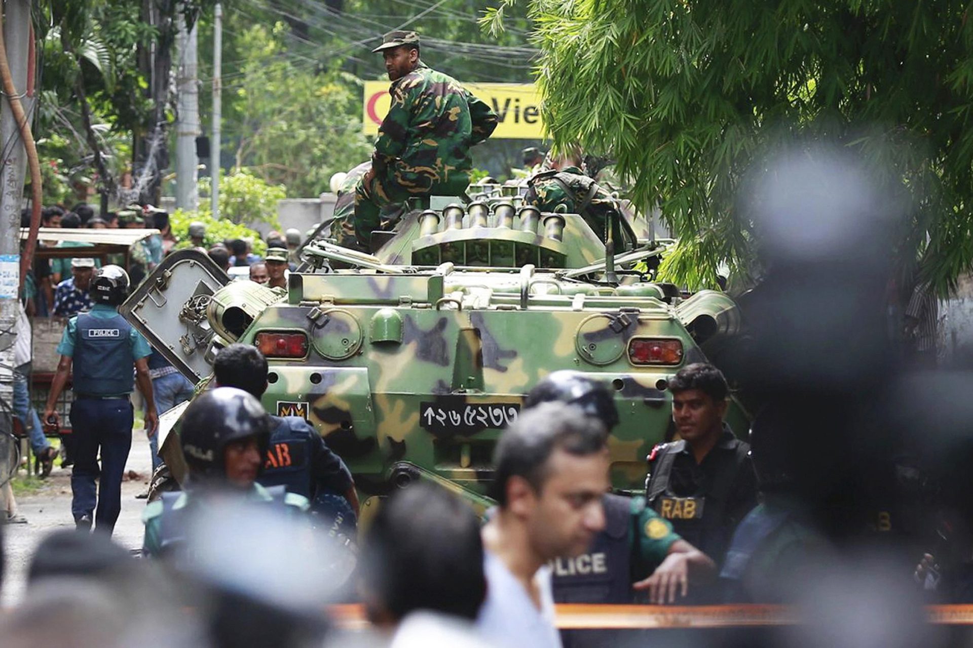 20 reféns estrangeiros mortos num ataque a restaurante no Bangladesh