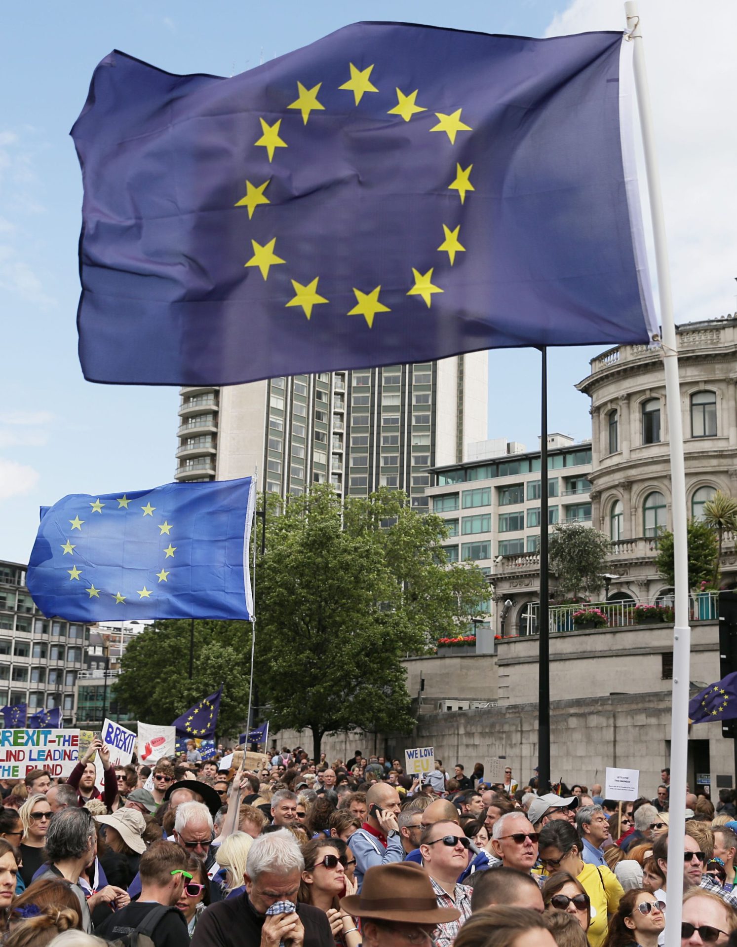 Milhares de pessoas protestam contra o Brexit em Londres