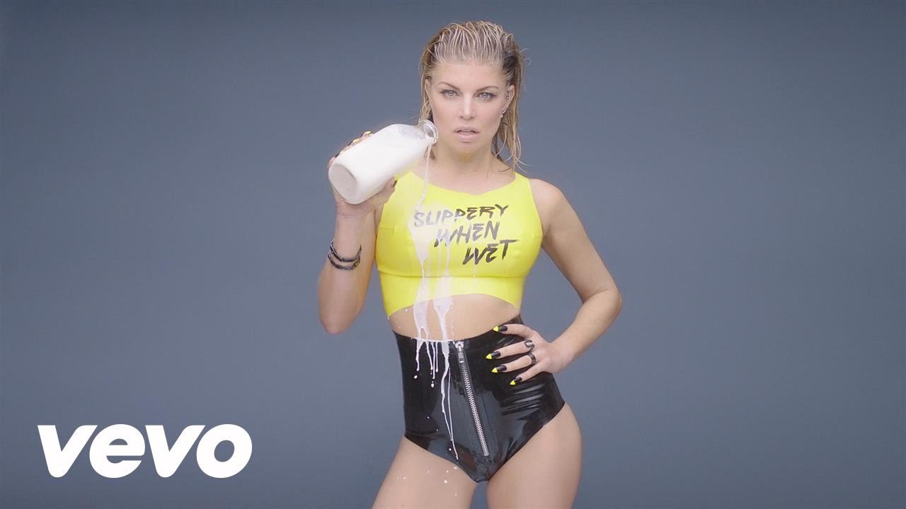 ‘M.I.L.F.’: o videoclip de Fergie conta com Kardashian, Ambrosio e leite por todo o lado