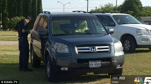 Criança de dois anos morre dentro do carro enquanto os pais foram à missa