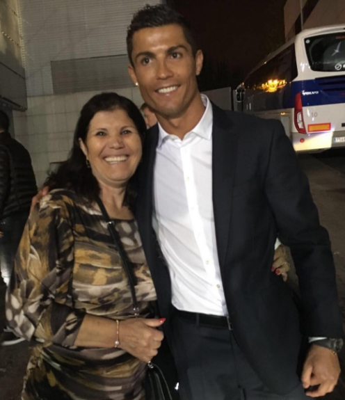 Mãe de Ronaldo divulga vídeo de apoio à Seleção