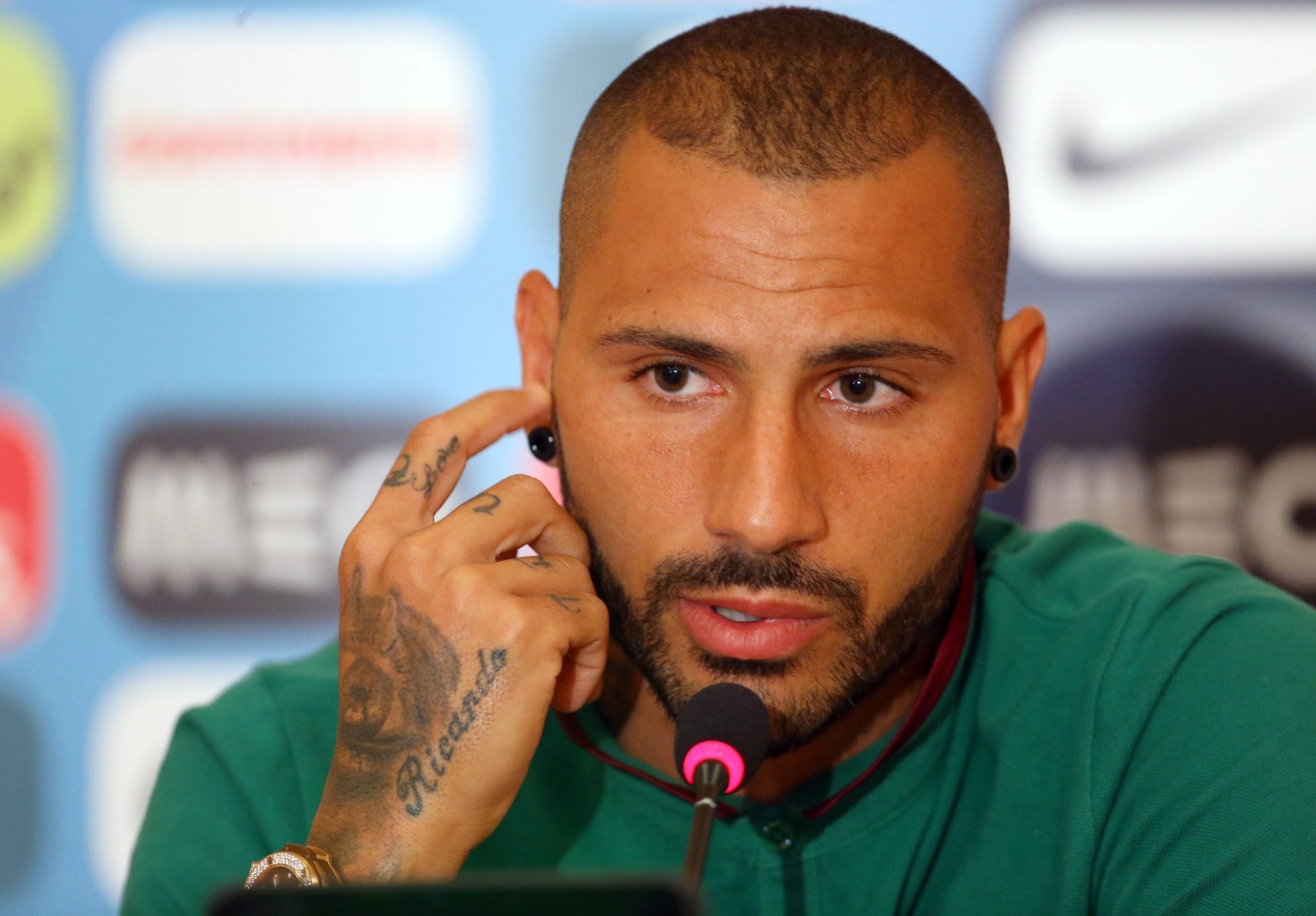 Novo penteado de Quaresma está a dar que falar