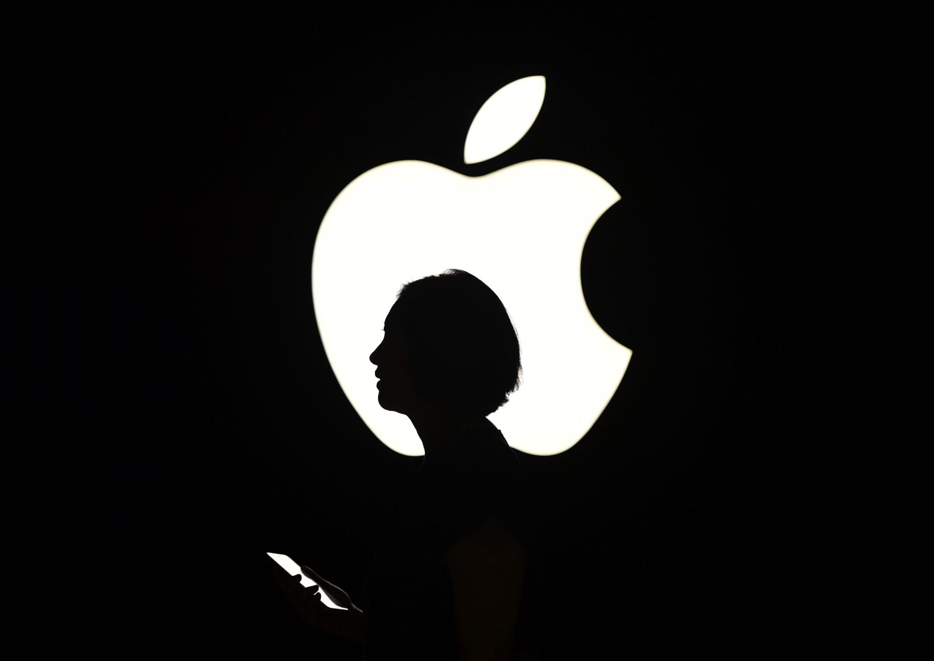 Bruxelas multa Apple em 13 mil milhões de euros