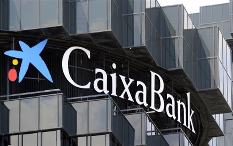 CaixaBank vai dispensar mais de  1100 trabalhadores