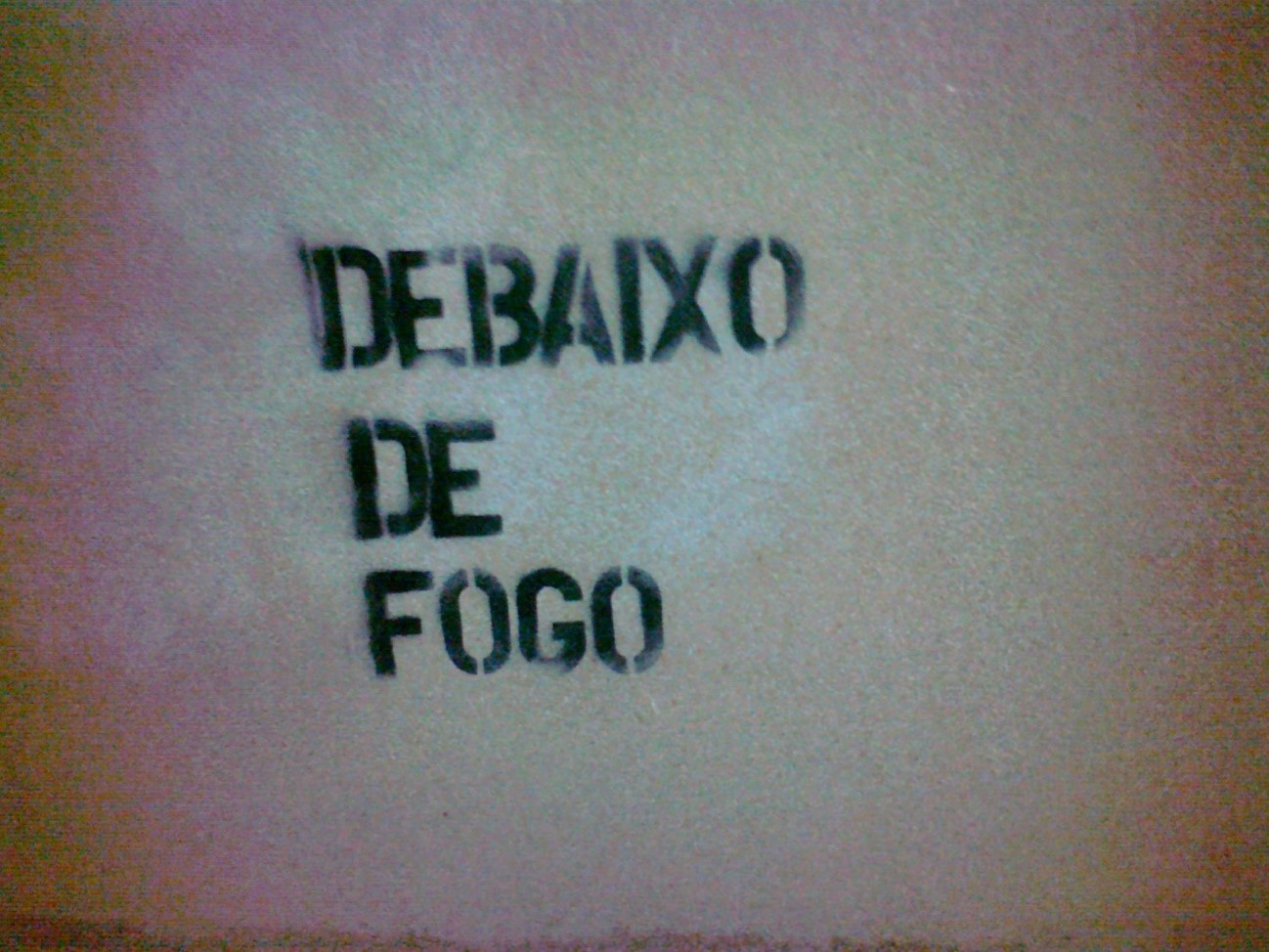 “Debaixo de fogo”