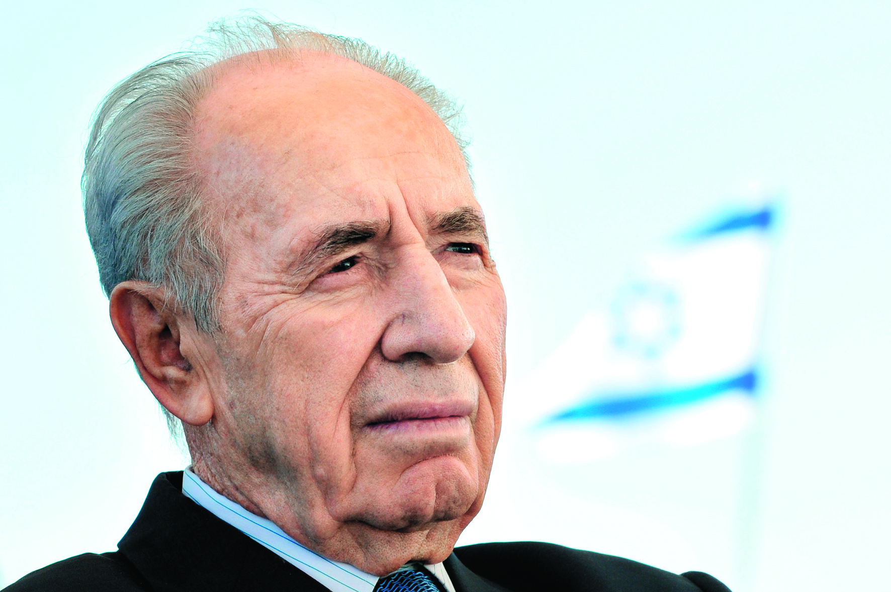 Shimon Peres continua em estado crítico