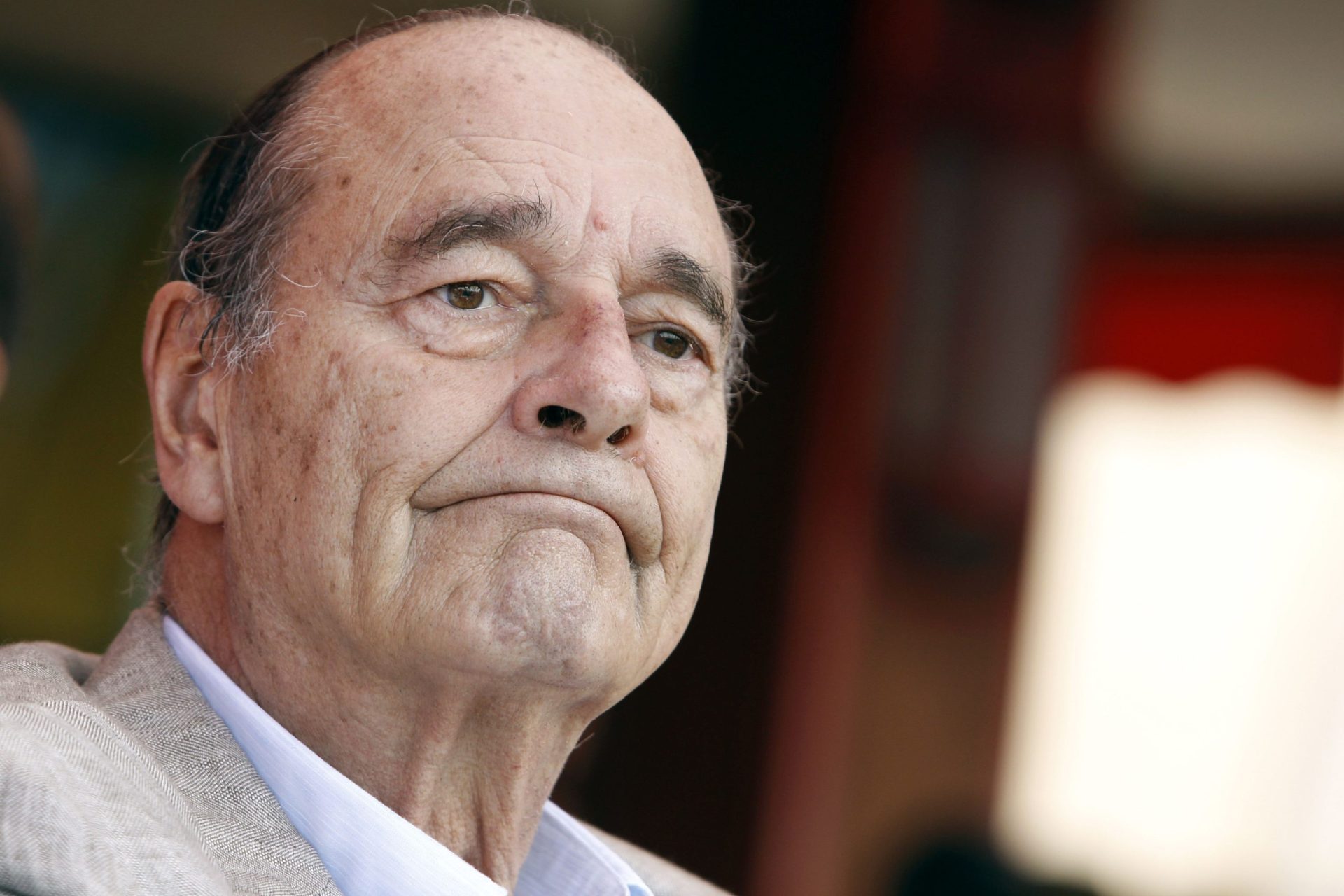 Jacques Chirac hospitalizado em Paris