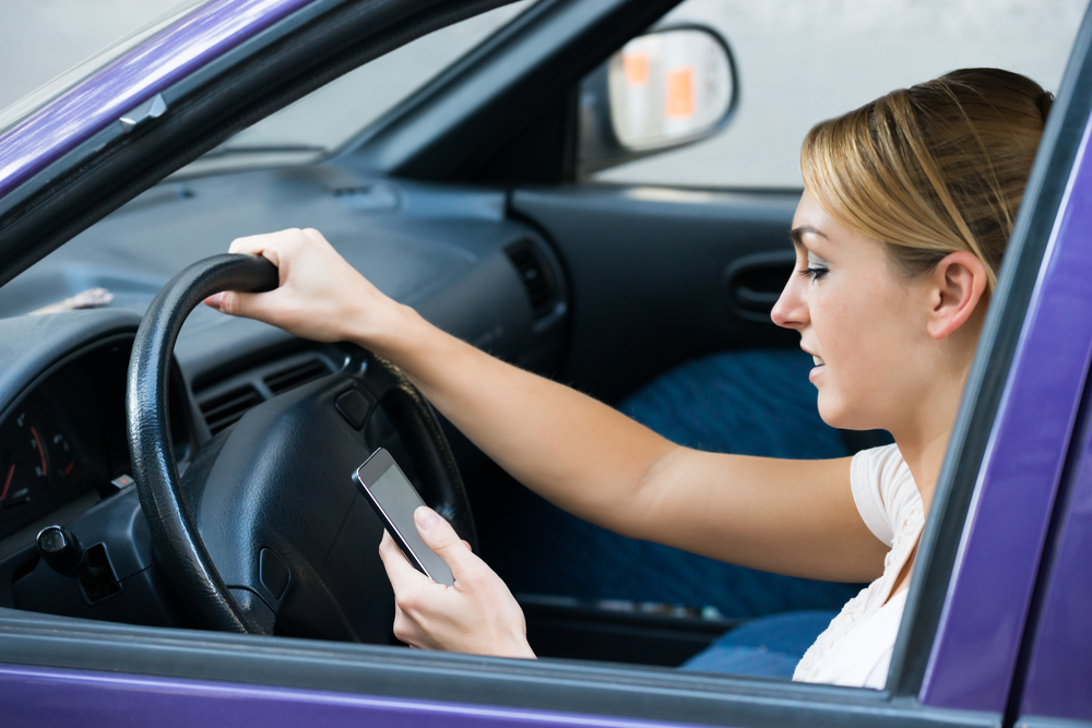 Sabe quantas pessoas foram multadas por usarem o telemóvel enquanto conduzem?