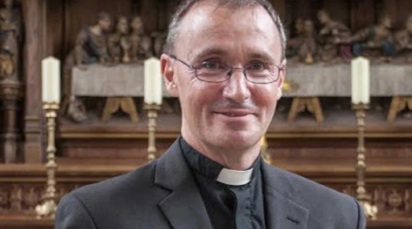 Bispo da Igreja anglicana inglesa revela que é homossexual