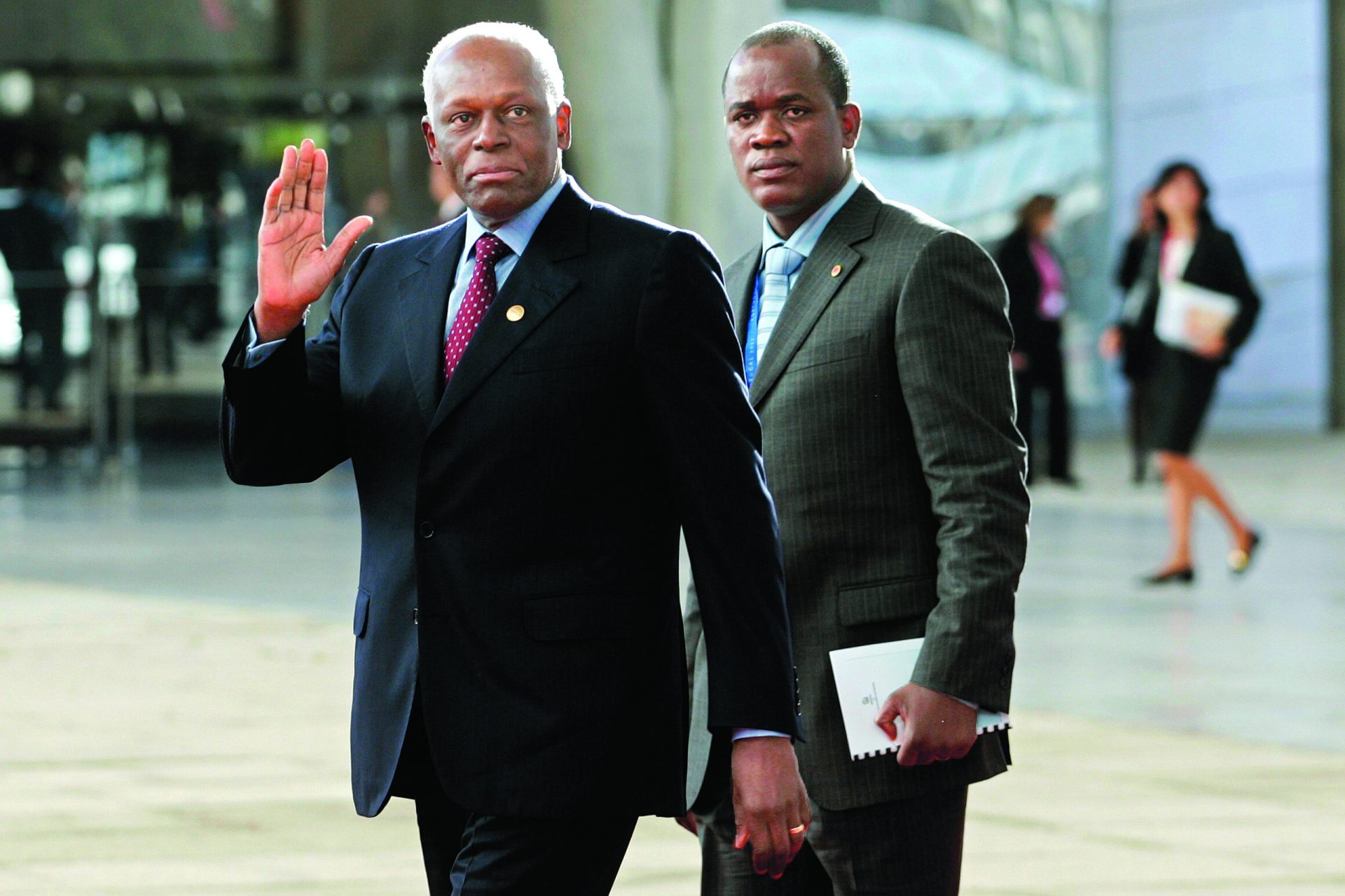 Angola: José Eduardo dos Santos remodela governo