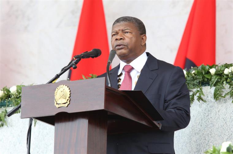 Presidente angolano exonera comandante da polícia e chefe da secreta