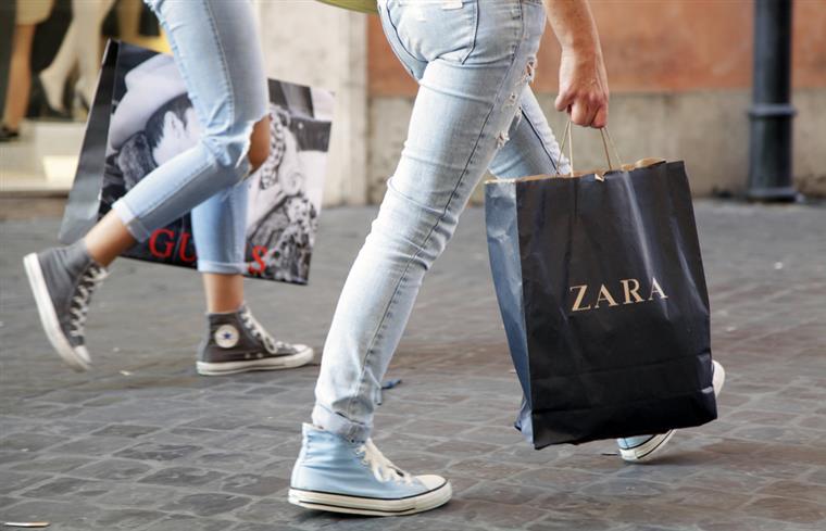Zara. Funcionários denunciam exploração nas etiquetas de várias peças de roupa