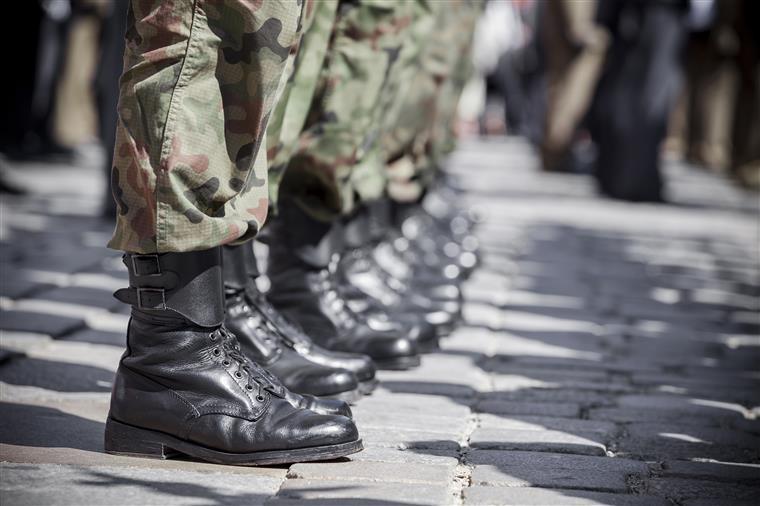 Força Aérea. Militares excluídos de curso recorrem ao tribunal