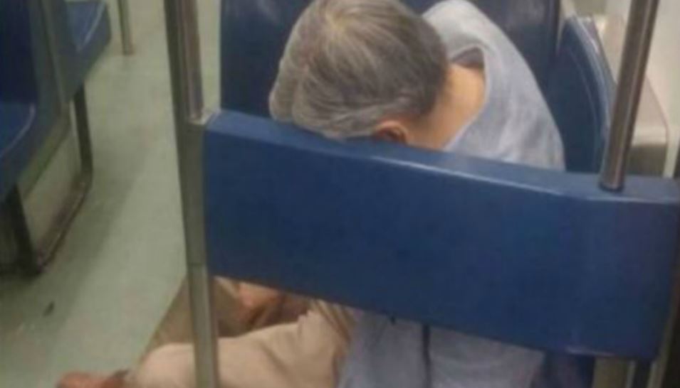 Homem morre dentro do metro e ninguém repara