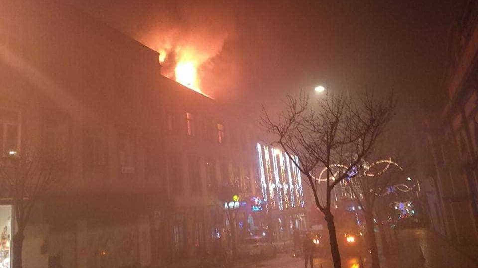 Incêndio deflagra perto do Coliseu do Porto