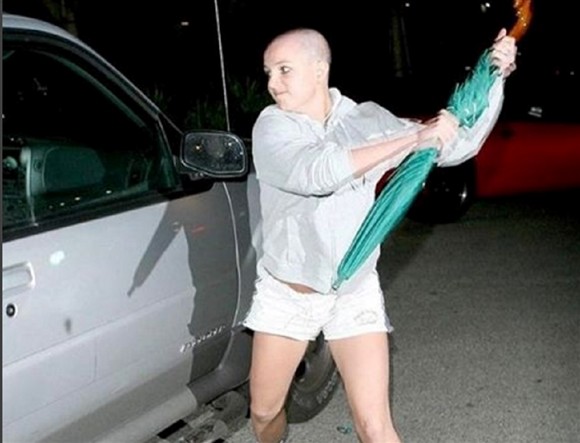 Ataque de fúria de Britney Spears há dez anos atrás vai reverter para caridade