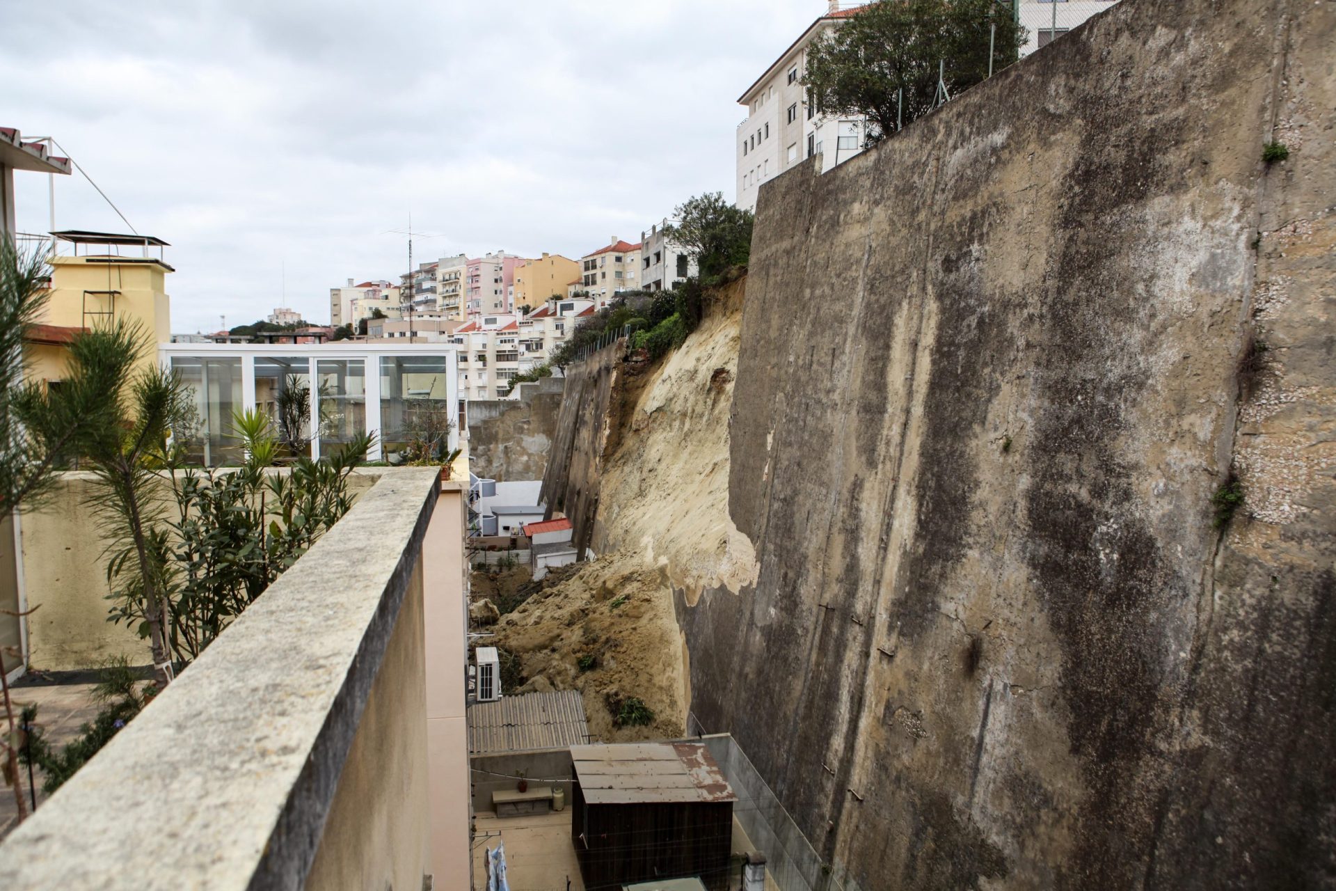 Deslizamento de Terras em Lisboa obriga a evacuar três edifícios