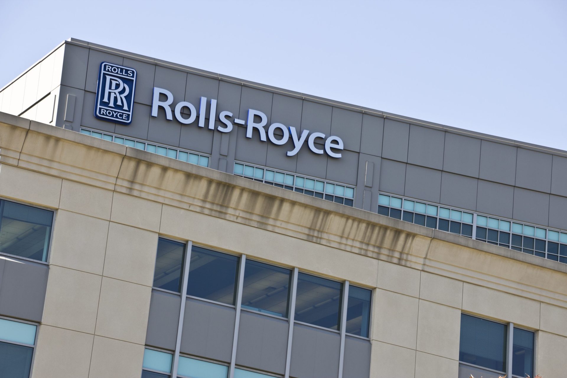 Aviação. Rolls-Royce castiga gestores e congela salários
