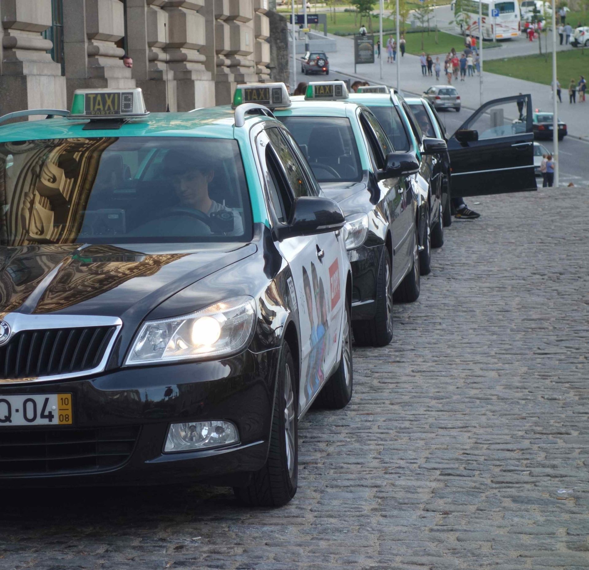 Taxistas ameaçam com novas paralisações e vigília de protesto