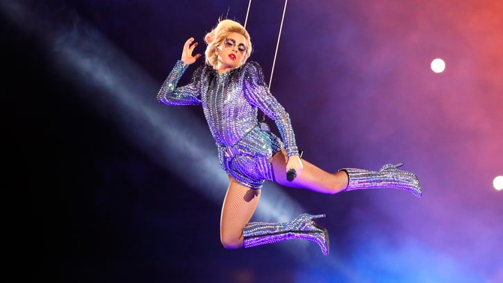 Lady Gaga faz espetáculo épico no intervalo da Super Bowl