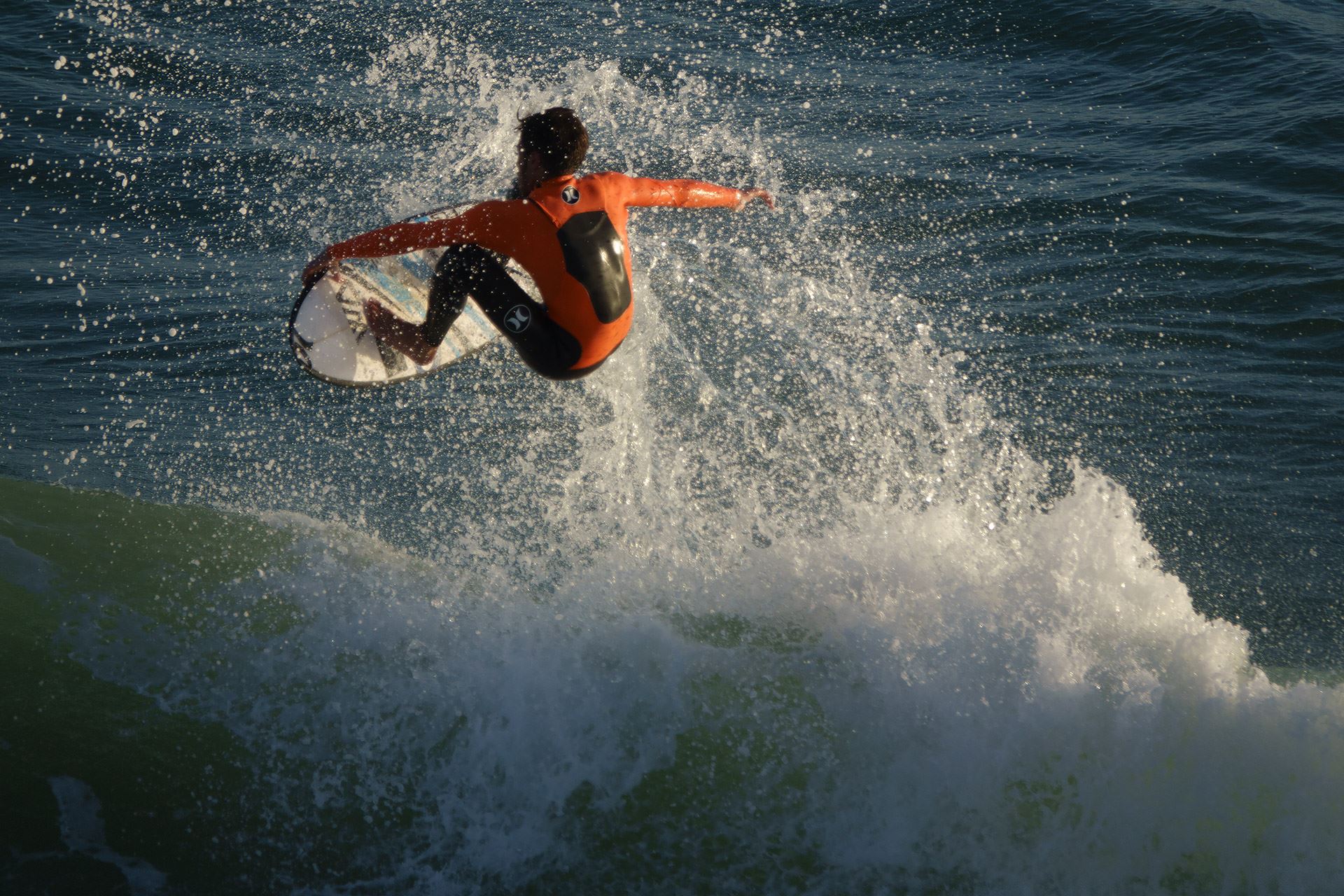 Surf. Francisco Duarte a caminho da Austrália para preparar nova temporada