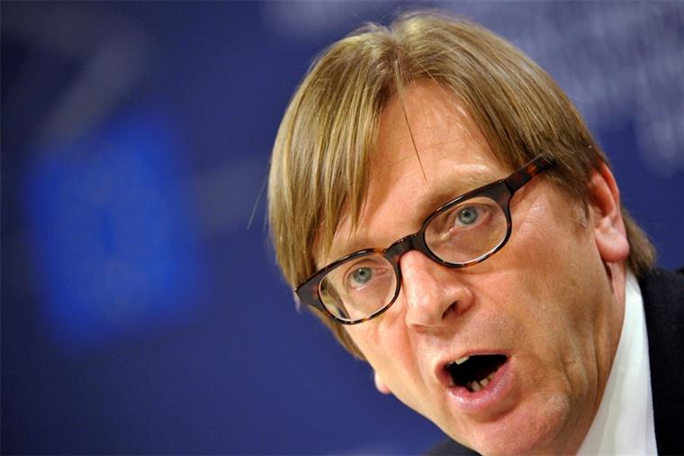 Verhofstadt prioriza garantia dos direitos dos britânicos na UE