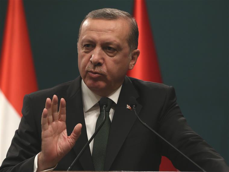 Em véspera de eleições na Holanda, Turquia volta a criticar EU